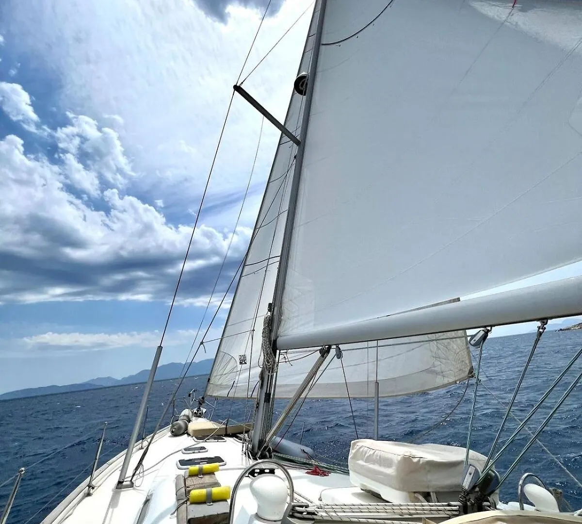 Sailboat Holiday In בודרום